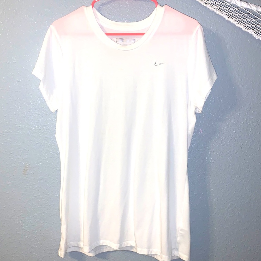 Women’s Nike t-shirt